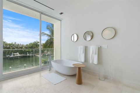Casa en venta en Miami Beach, Florida, 4 dormitorios, 478.82 m2 № 2045789 - foto 18