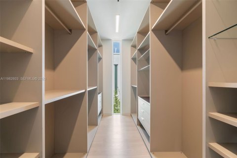 Casa en venta en Miami Beach, Florida, 4 dormitorios, 478.82 m2 № 2045789 - foto 20