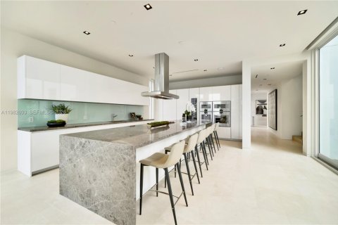 Casa en venta en Miami Beach, Florida, 4 dormitorios, 478.82 m2 № 2045789 - foto 9