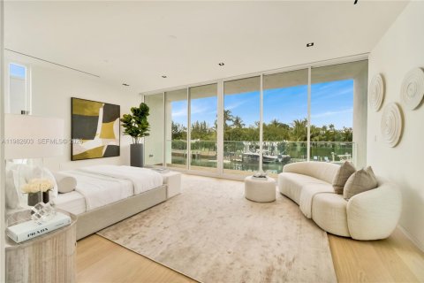 Casa en venta en Miami Beach, Florida, 4 dormitorios, 478.82 m2 № 2045789 - foto 14