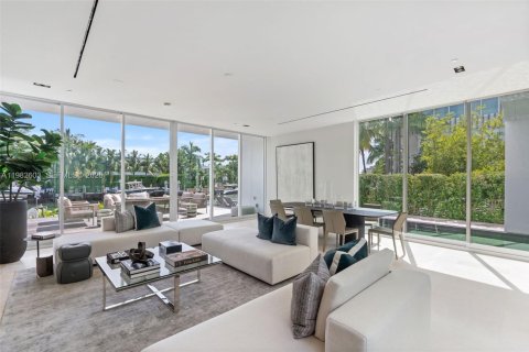 Casa en Miami Beach, Florida 4 dormitorios, 478.82 m2 № 2045789