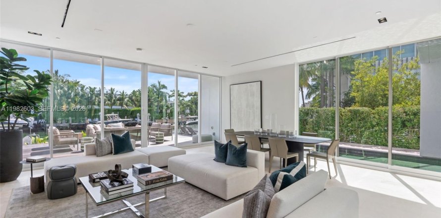Casa en Miami Beach, Florida 4 dormitorios, 478.82 m2 № 2045789