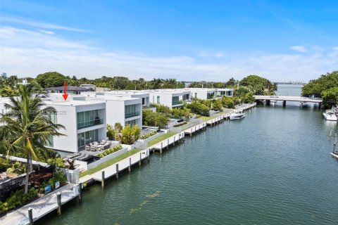 Casa en venta en Miami Beach, Florida, 4 dormitorios, 478.82 m2 № 2045789 - foto 29