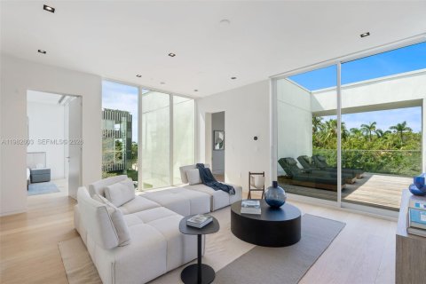 Casa en venta en Miami Beach, Florida, 4 dormitorios, 478.82 m2 № 2045789 - foto 21
