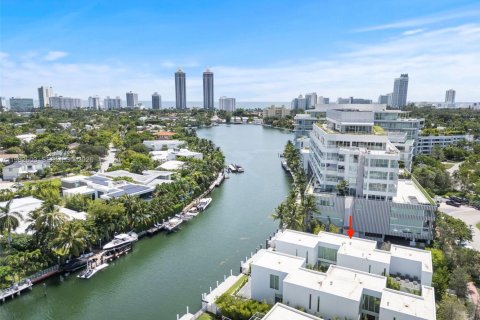 Casa en venta en Miami Beach, Florida, 4 dormitorios, 478.82 m2 № 2045789 - foto 28