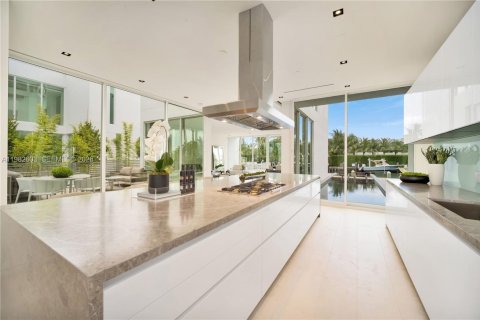 Casa en venta en Miami Beach, Florida, 4 dormitorios, 478.82 m2 № 2045789 - foto 8