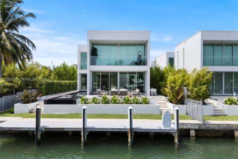 Casa en venta en Miami Beach, Florida, 4 dormitorios, 478.82 m2 № 2045789 - foto 2