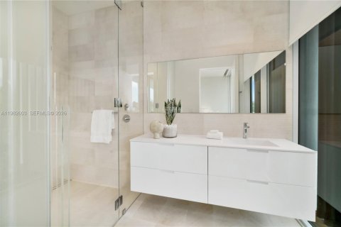 Casa en venta en Miami Beach, Florida, 4 dormitorios, 478.82 m2 № 2045789 - foto 24