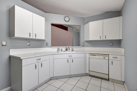 Casa en venta en Pembroke Pines, Florida, 3 dormitorios, 131.55 m2 № 2035288 - foto 13