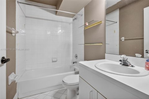 Casa en venta en Pembroke Pines, Florida, 3 dormitorios, 131.55 m2 № 2035288 - foto 18