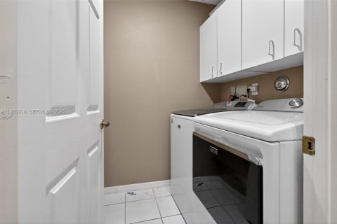 Casa en venta en Pembroke Pines, Florida, 3 dormitorios, 131.55 m2 № 2035288 - foto 6