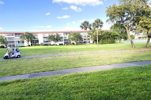 Condo in Coconut Creek, Florida, 2 bedrooms  № 2250195