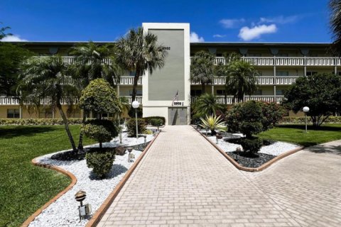 Condo in Coconut Creek, Florida, 2 bedrooms  № 2250195 - photo 27