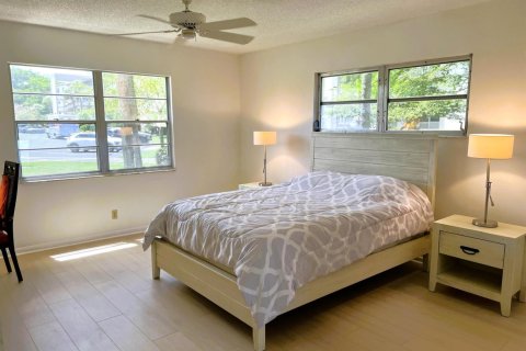 Condo in Coconut Creek, Florida, 2 bedrooms  № 2250195 - photo 16