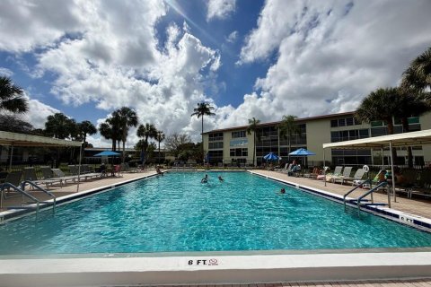 Condo in Coconut Creek, Florida, 2 bedrooms  № 2250195 - photo 30