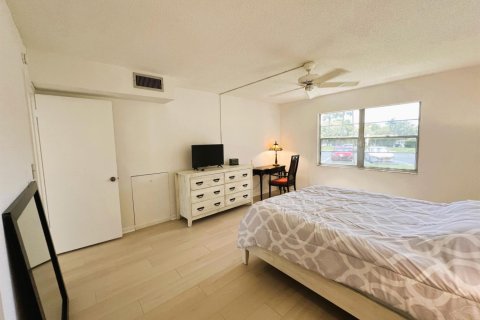 Condo in Coconut Creek, Florida, 2 bedrooms  № 2250195 - photo 18