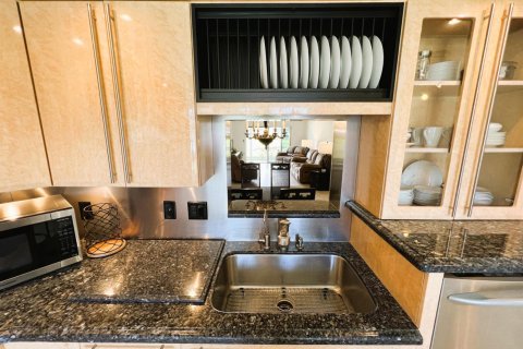 Condo in Coconut Creek, Florida, 2 bedrooms  № 2250195 - photo 25
