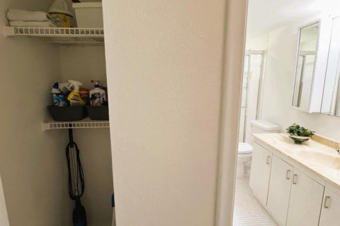 Condo in Coconut Creek, Florida, 2 bedrooms  № 2250195 - photo 21