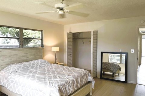 Condo in Coconut Creek, Florida, 2 bedrooms  № 2250195 - photo 17