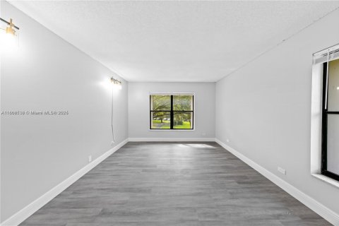Copropriété à louer à Lauderhill, Floride: 2 chambres, 117.06 m2 № 1959724 - photo 16