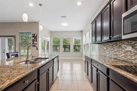 House in Wesley Chapel, Florida 4 bedrooms, 252.32 sq.m. № 2152257 - photo 18