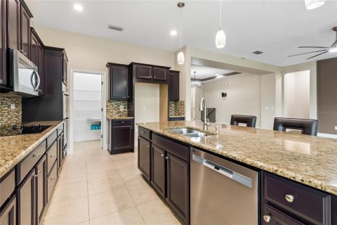 House in Wesley Chapel, Florida 4 bedrooms, 252.32 sq.m. № 2152257 - photo 15
