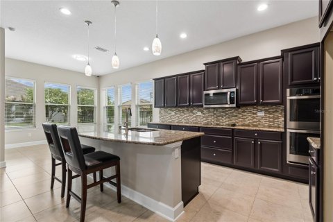 House in Wesley Chapel, Florida 4 bedrooms, 252.32 sq.m. № 2152257 - photo 4