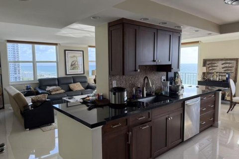 Condo in Hollywood, Florida, 2 bedrooms № 2175507 - photo 7