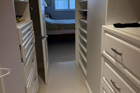Condo in Hollywood, Florida, 2 bedrooms № 2175507 - photo 15