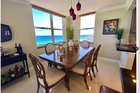 Condo in Hollywood, Florida, 2 bedrooms № 2175507 - photo 4