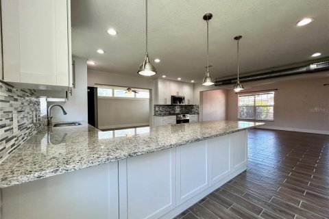 Casa en alquiler en Saint Petersburg, Florida, 3 dormitorios, 166.11 m2 № 1905188 - foto 8