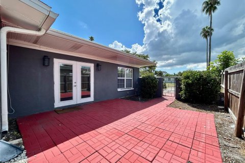 Casa en alquiler en Saint Petersburg, Florida, 3 dormitorios, 166.11 m2 № 1905188 - foto 13