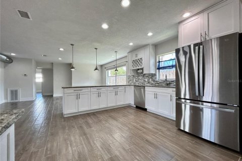 Casa en alquiler en Saint Petersburg, Florida, 3 dormitorios, 166.11 m2 № 1905188 - foto 5