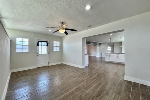 Casa en alquiler en Saint Petersburg, Florida, 3 dormitorios, 166.11 m2 № 1905188 - foto 4