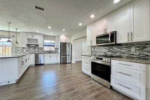 Casa en alquiler en Saint Petersburg, Florida, 3 dormitorios, 166.11 m2 № 1905188 - foto 6