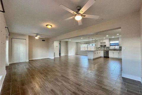 Casa en alquiler en Saint Petersburg, Florida, 3 dormitorios, 166.11 m2 № 1905188 - foto 11