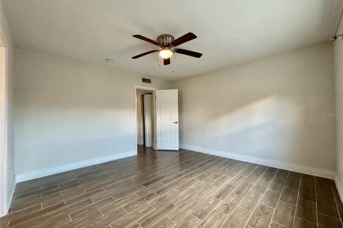 Casa en alquiler en Saint Petersburg, Florida, 3 dormitorios, 166.11 m2 № 1905188 - foto 15
