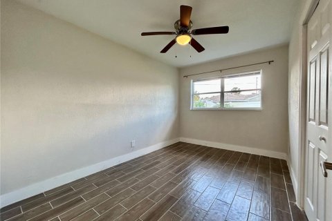 Casa en alquiler en Saint Petersburg, Florida, 3 dormitorios, 166.11 m2 № 1905188 - foto 17