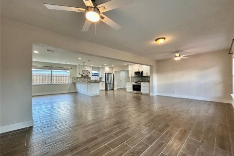 Casa en alquiler en Saint Petersburg, Florida, 3 dormitorios, 166.11 m2 № 1905188 - foto 12