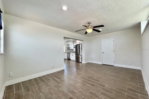 Casa en alquiler en Saint Petersburg, Florida, 3 dormitorios, 166.11 m2 № 1905188 - foto 3