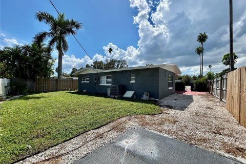 Casa en alquiler en Saint Petersburg, Florida, 3 dormitorios, 166.11 m2 № 1905188 - foto 24