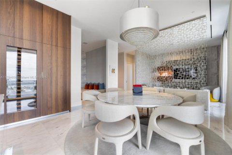 Condominio en venta en Sunny Isles Beach, Florida, 2 dormitorios, 189.71 m2 № 1708027 - foto 15