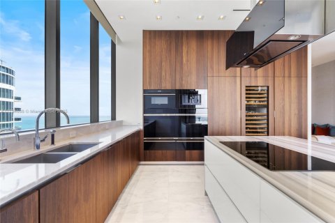 Condominio en venta en Sunny Isles Beach, Florida, 2 dormitorios, 189.71 m2 № 1708027 - foto 22