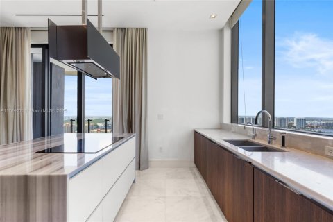 Condominio en venta en Sunny Isles Beach, Florida, 2 dormitorios, 189.71 m2 № 1708027 - foto 24