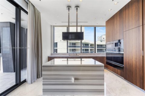 Condominio en venta en Sunny Isles Beach, Florida, 2 dormitorios, 189.71 m2 № 1708027 - foto 17