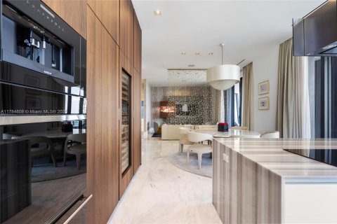 Condominio en venta en Sunny Isles Beach, Florida, 2 dormitorios, 189.71 m2 № 1708027 - foto 23
