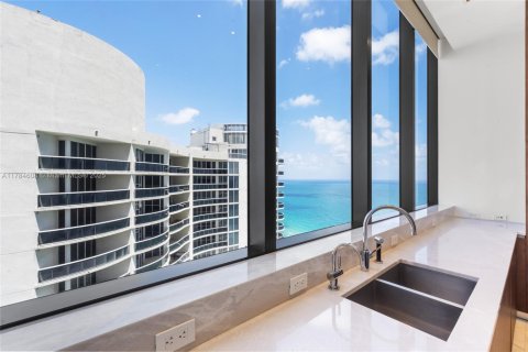 Condominio en venta en Sunny Isles Beach, Florida, 2 dormitorios, 189.71 m2 № 1708027 - foto 25