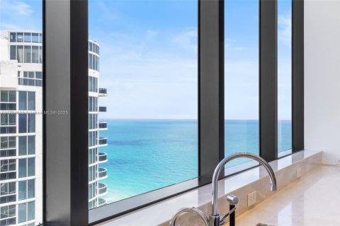 Condominio en venta en Sunny Isles Beach, Florida, 2 dormitorios, 189.71 m2 № 1708027 - foto 26