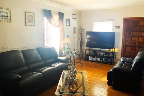 Купить коммерческую недвижимость в Хайалиа, Флорида 260.96м2, № 2012313 - фото 4