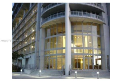 Copropriété à louer à Miami, Floride: 1 chambre, 124.21 m2 № 1956249 - photo 1